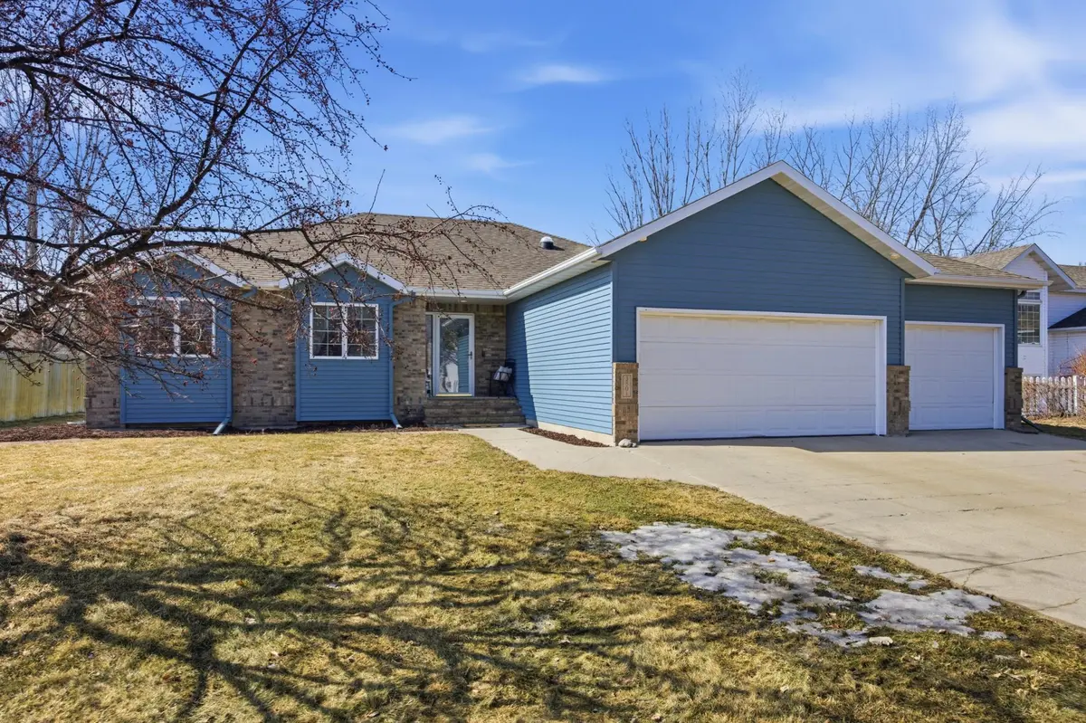 3801 22nd ST S, Fargo, ND 58104