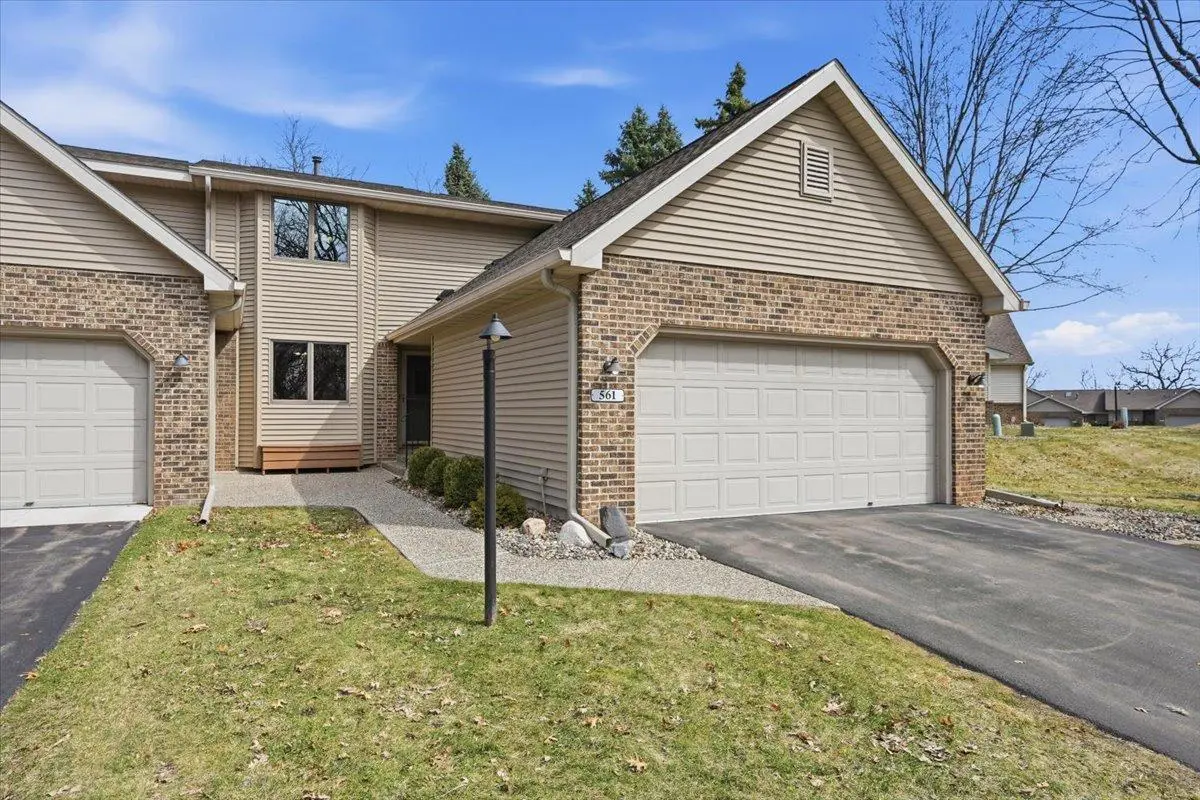 561 Deer Ridge LN S, Maplewood, MN 55119