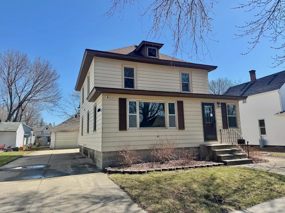 616 W Redwood ST, Marshall, MN 56258