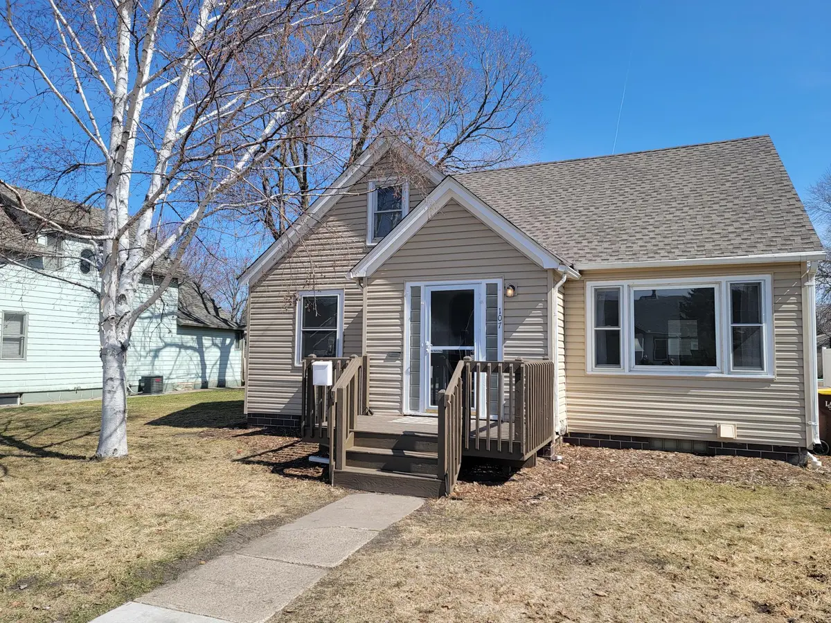 107 Lincoln AVE N, New Prague, MN 56071