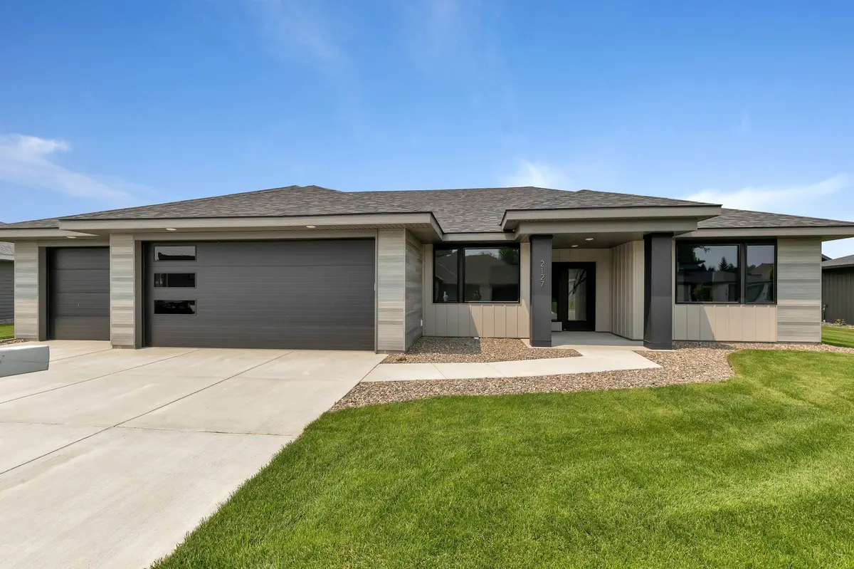 2127 Tamarack DR, Saint Cloud, MN 56301