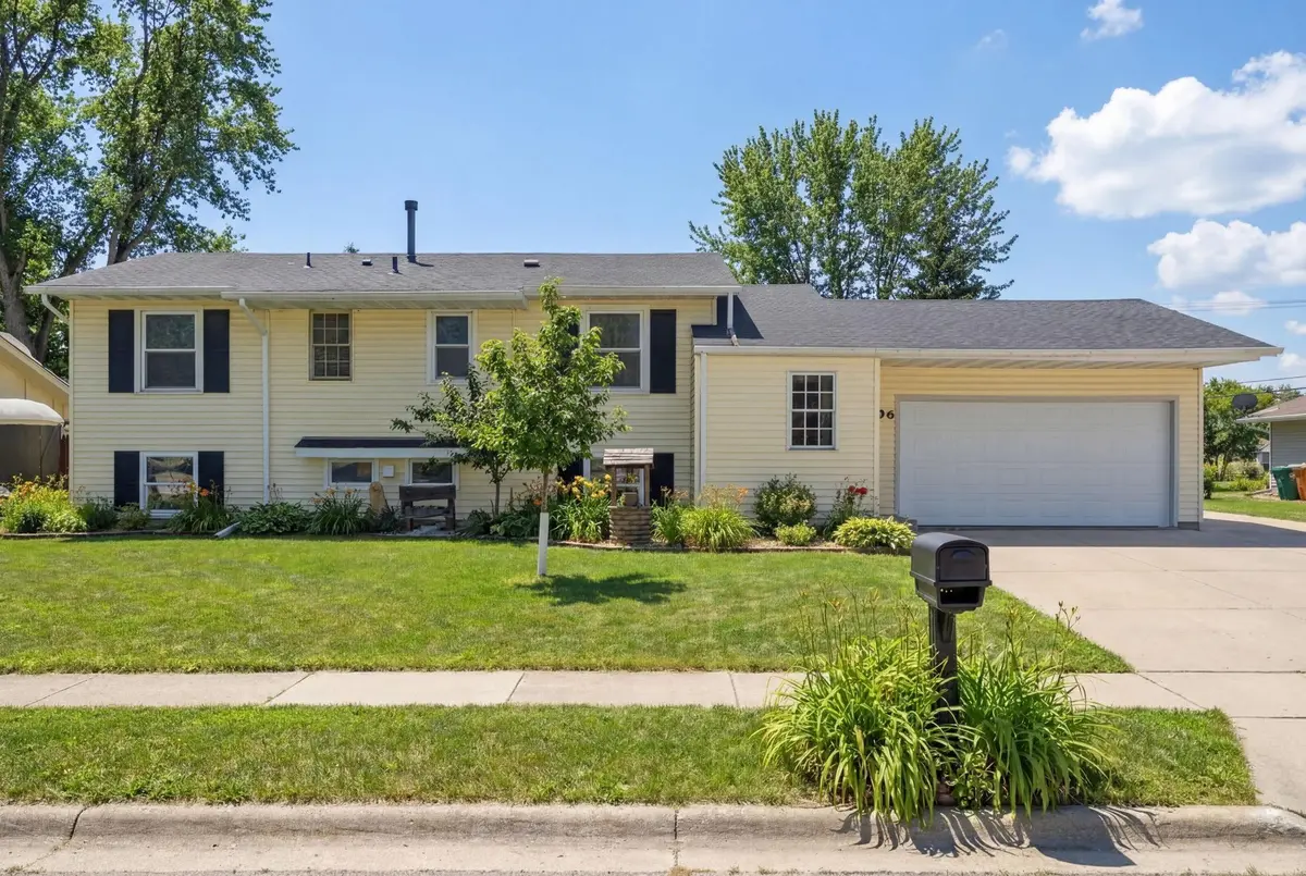196 150th ST W, Apple Valley, MN 55124