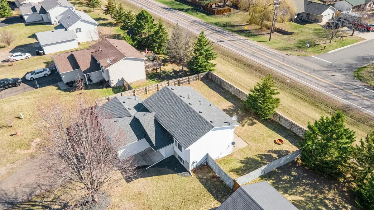 800 11th AVE SW, Isanti, MN 55040
