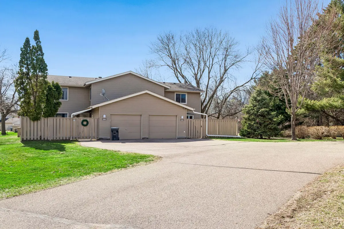 1082 Carmel CT, Shoreview, MN 55126