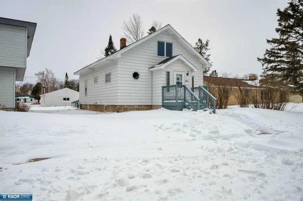 411 9th ST NW, Chisholm, MN 55719