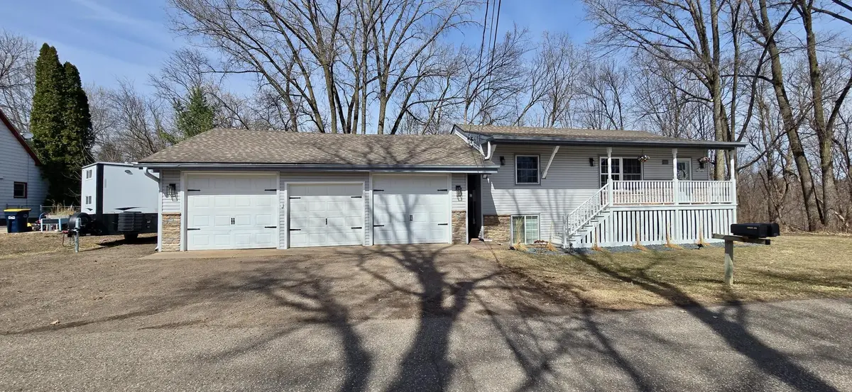 116 Lockey AVE, Center City, MN 55012