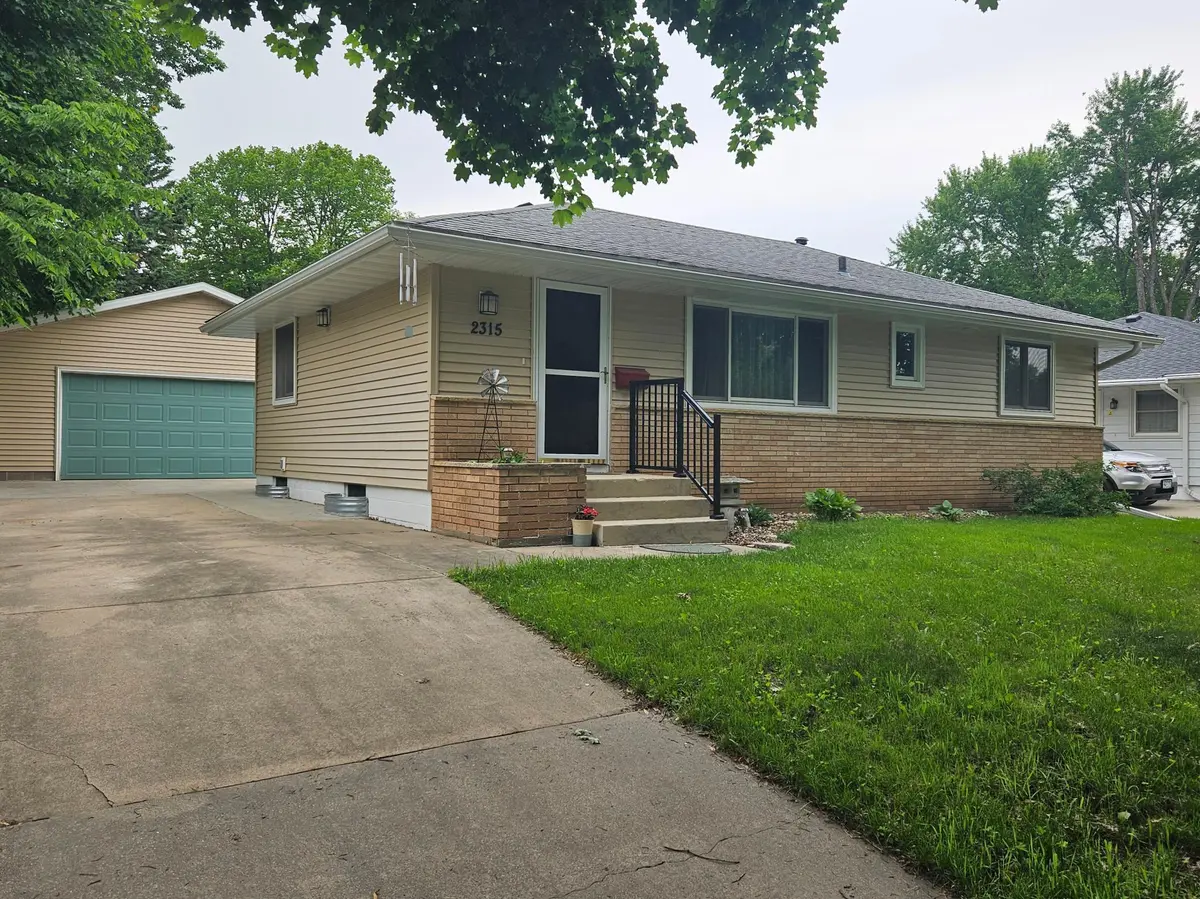 2315 14th AVE NW, Rochester, MN 55901