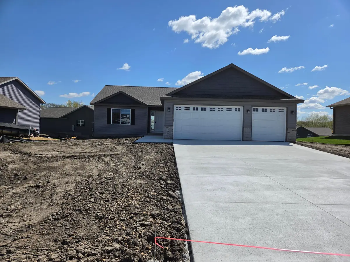 805 11th ST SE, Waseca, MN 56093
