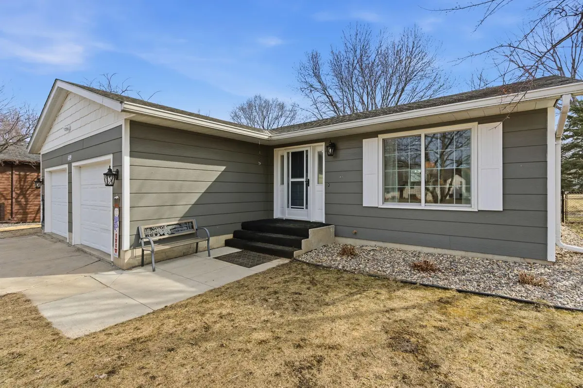 409 Boulder ST SW, Hutchinson, MN 55350