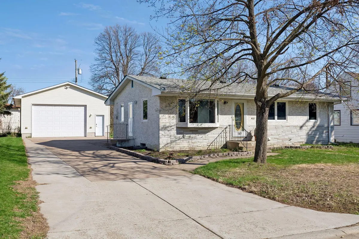 143 Horizon CIR NE, Fridley, MN 55421