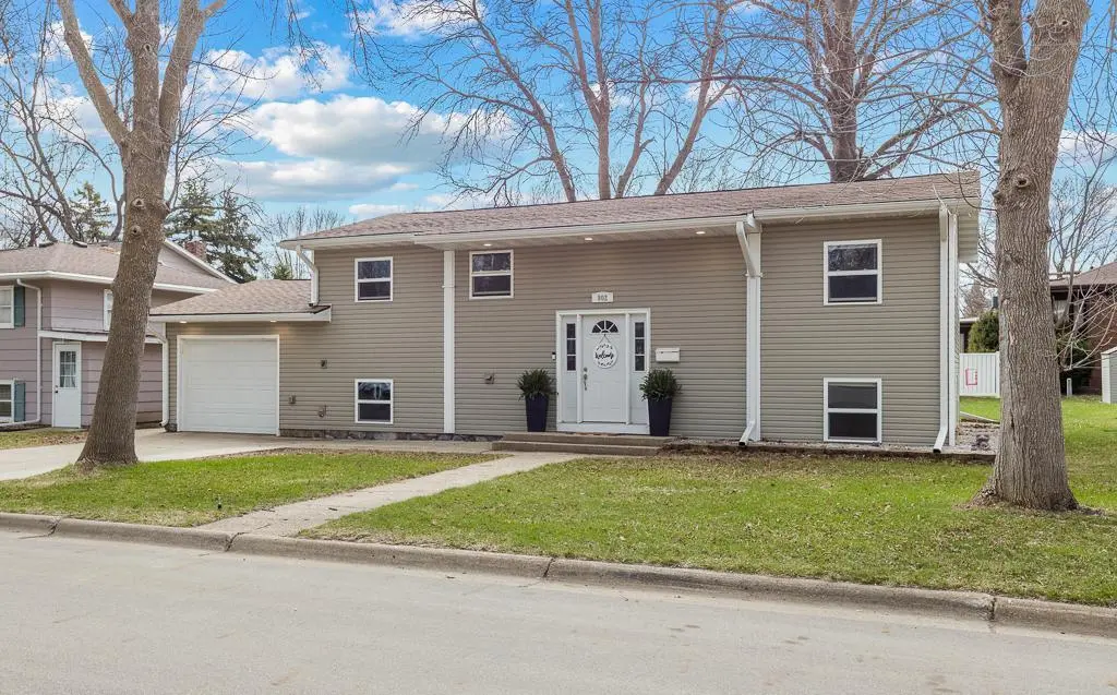 902 Birch ST, Marshall, MN 56258