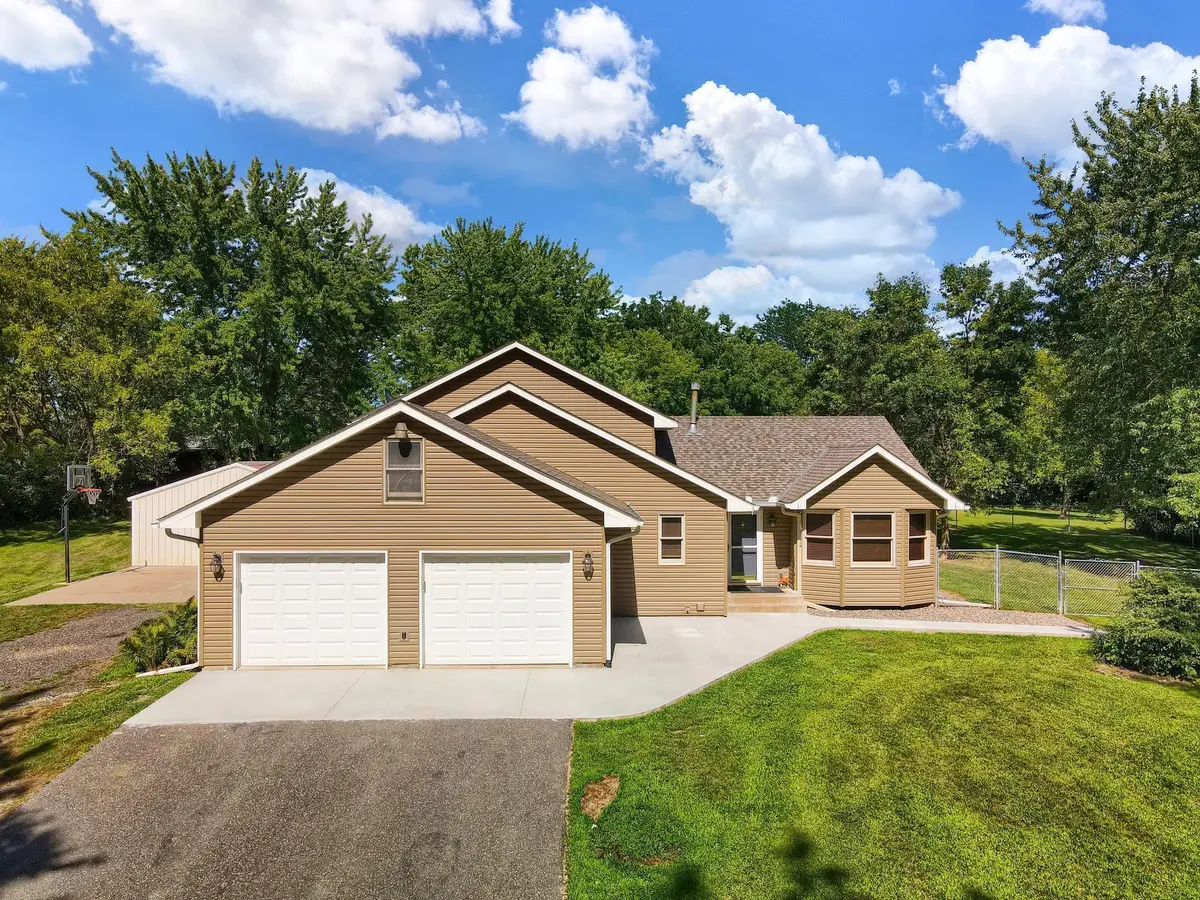 28115 Nathan LN, Lindstrom, MN 55045