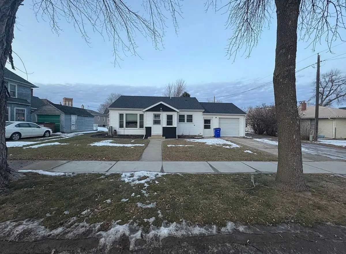 758 Pine ST, Dawson, MN 56232