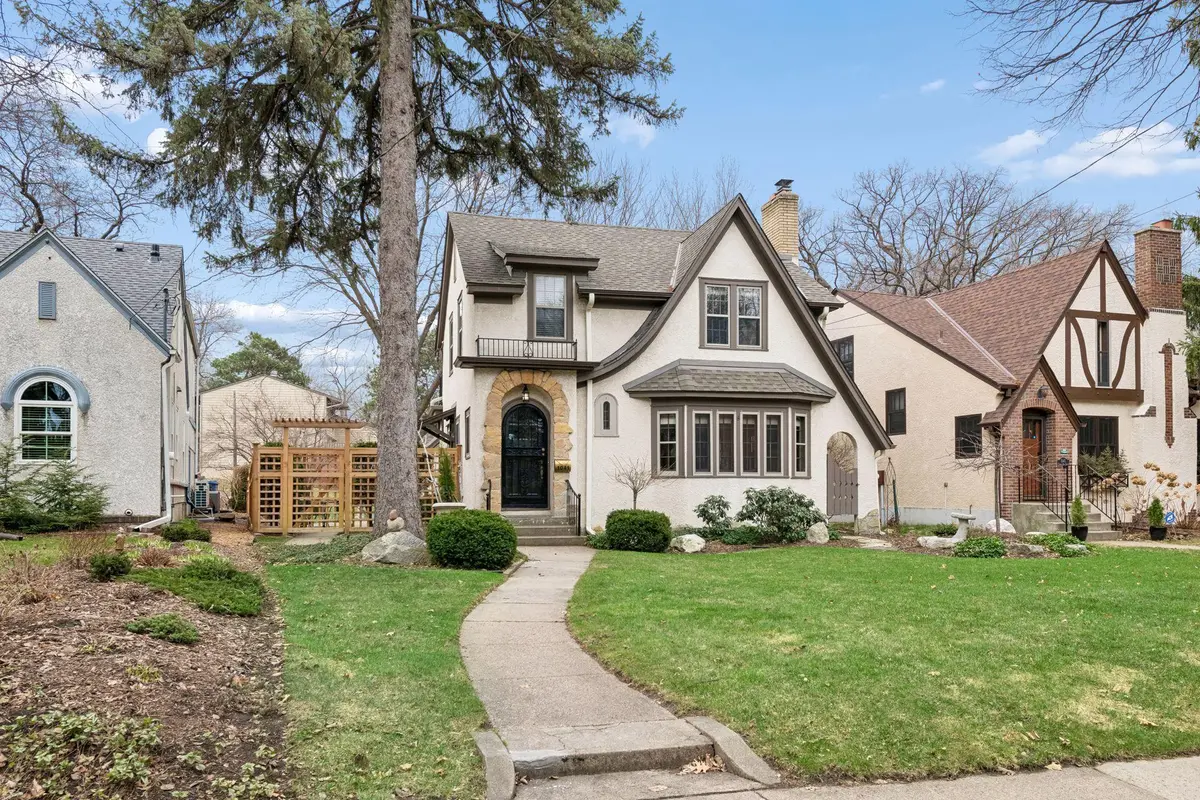 1041 Thomas AVE S, Minneapolis, MN 55405