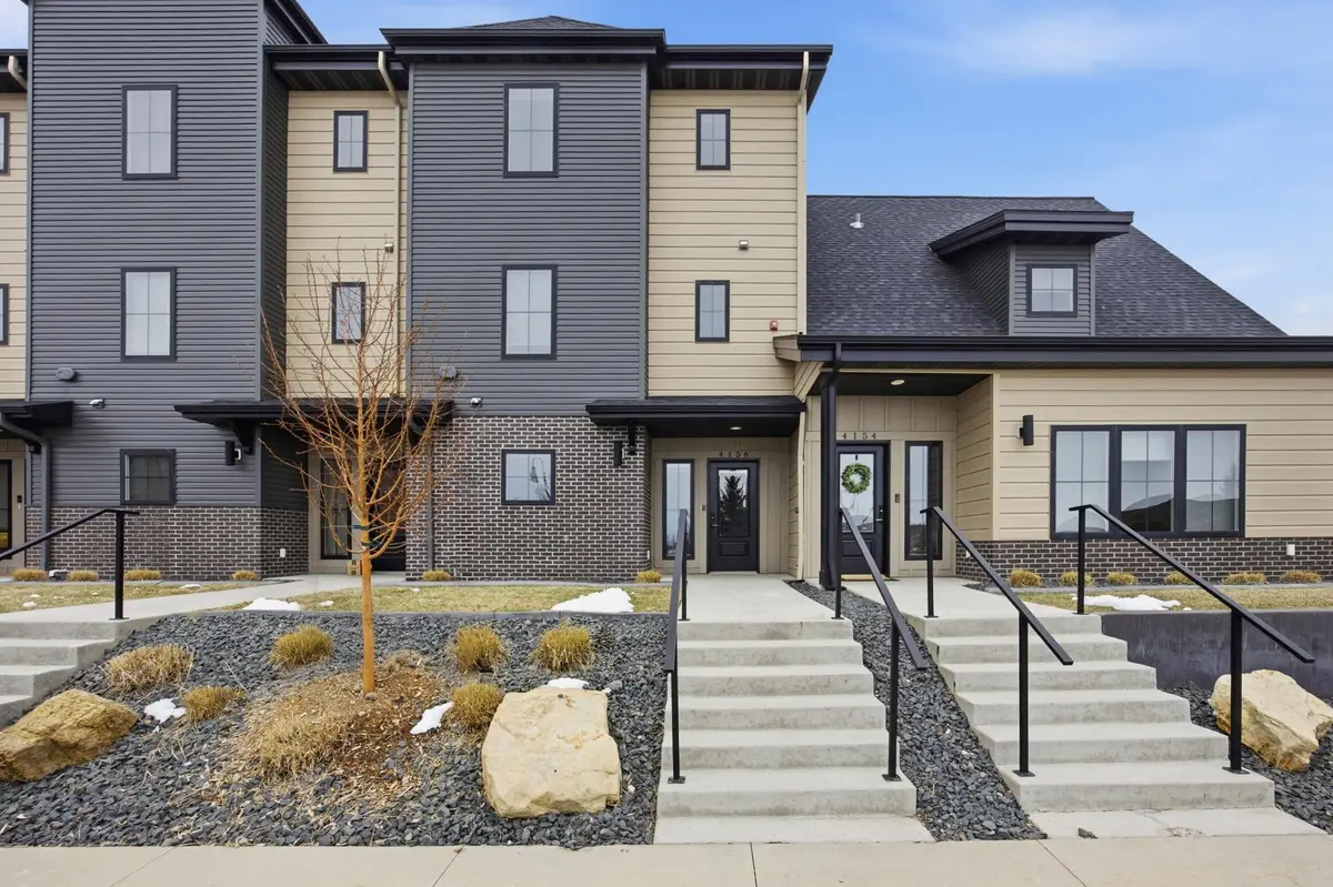 4156 Arthur DR S, Fargo, ND 58104