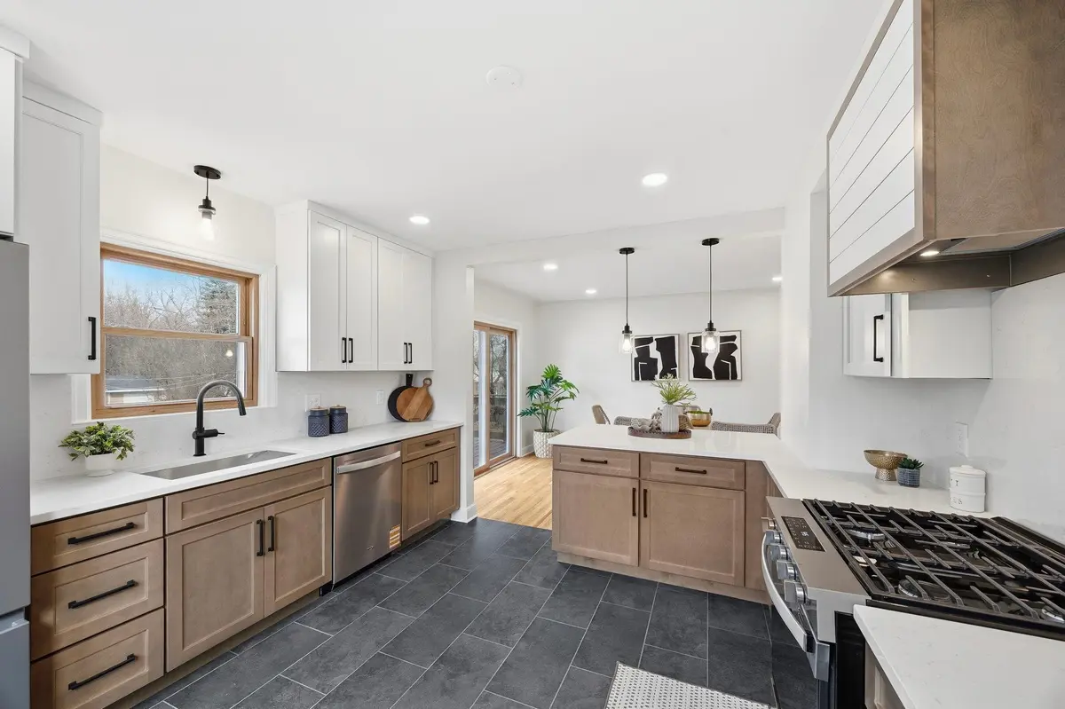 1010 Oak Ridge RD, Hopkins, MN 55305
