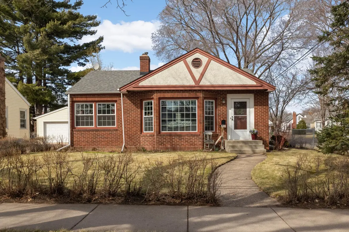 743 Arlington AVE W, Saint Paul, MN 55117
