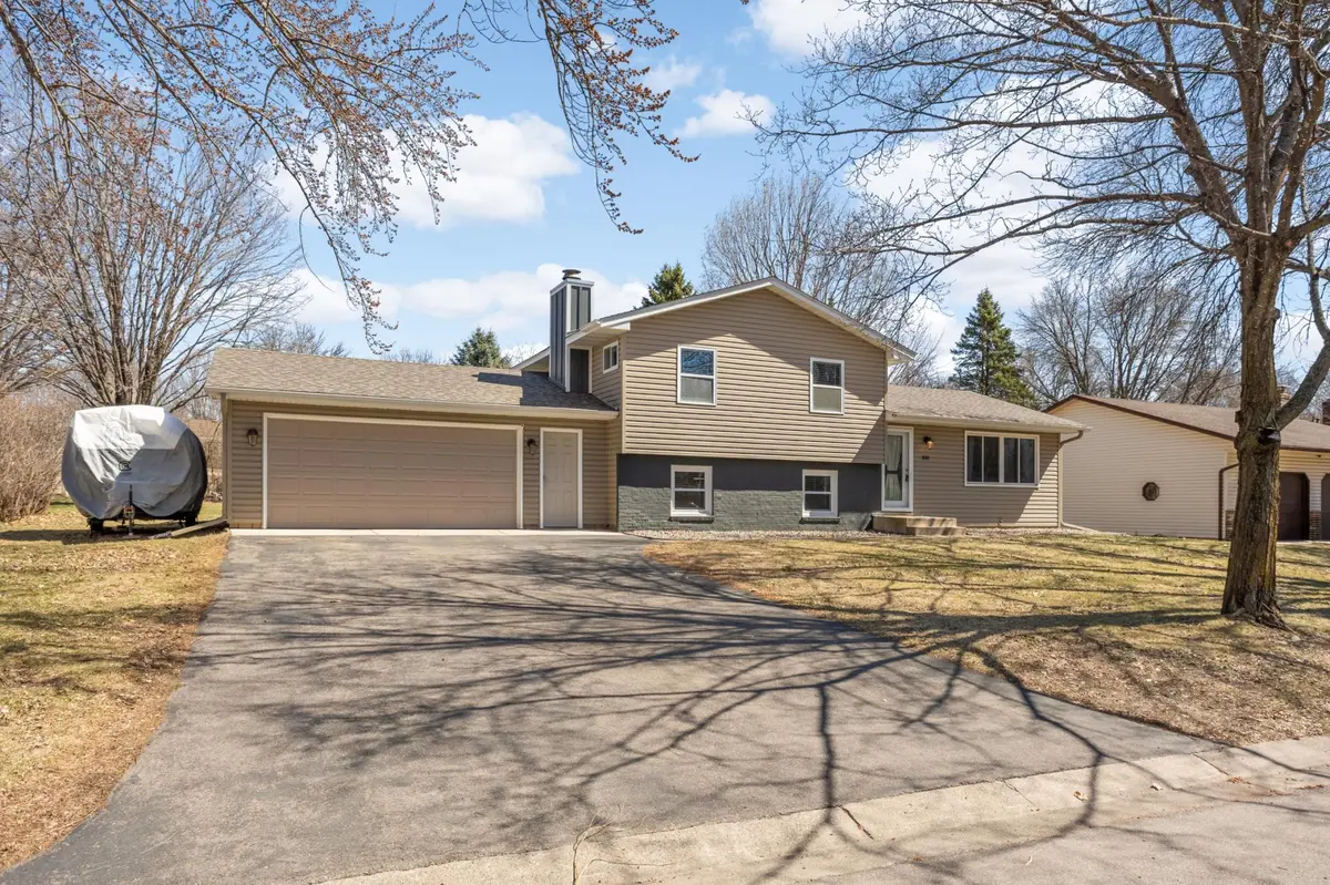 300 Edgewood DR SE, Saint Michael, MN 55376