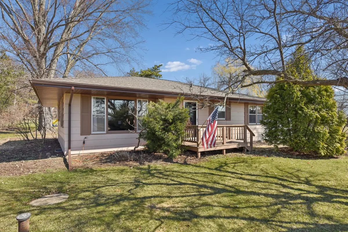 694 Glover RD, River Falls, WI 54022
