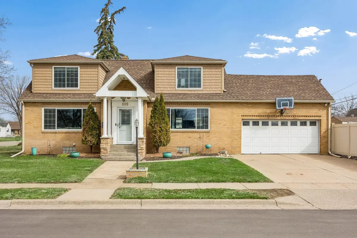 505 2nd ST NE, Osseo, MN 55369