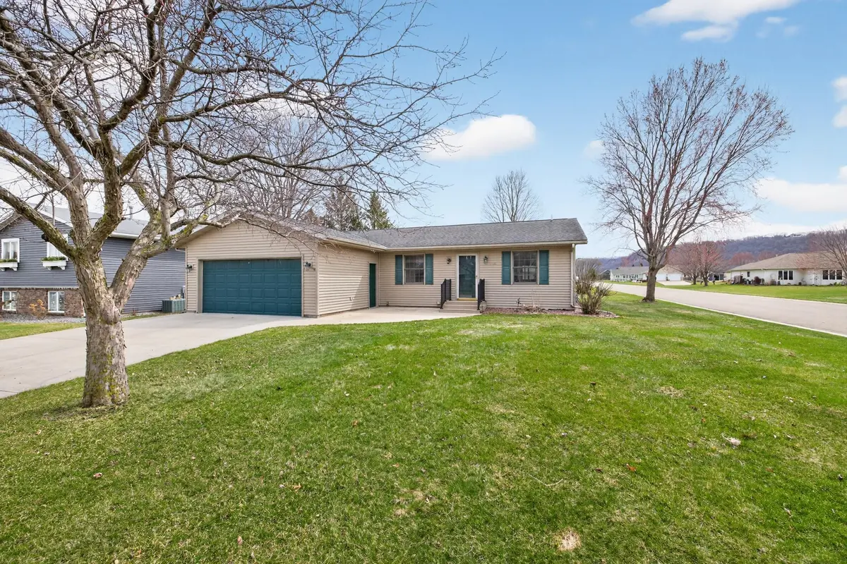 706 12th ST E, Wabasha, MN 55981