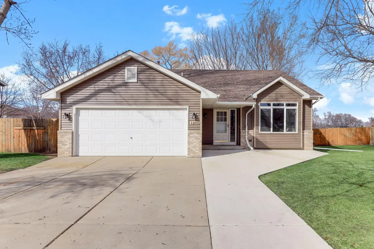 1202 Hawthorn AVE, Buffalo, MN 55313