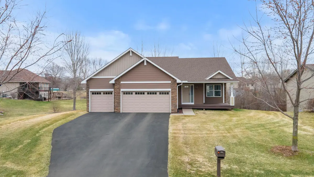 2434 Fillmore LN SE, Cambridge, MN 55008