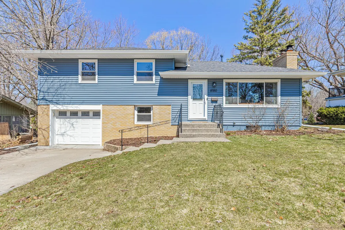 8180 Julianne TER, Golden Valley, MN 55427