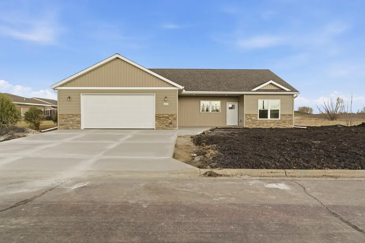 424 22nd AVE NW, Waseca, MN 56093