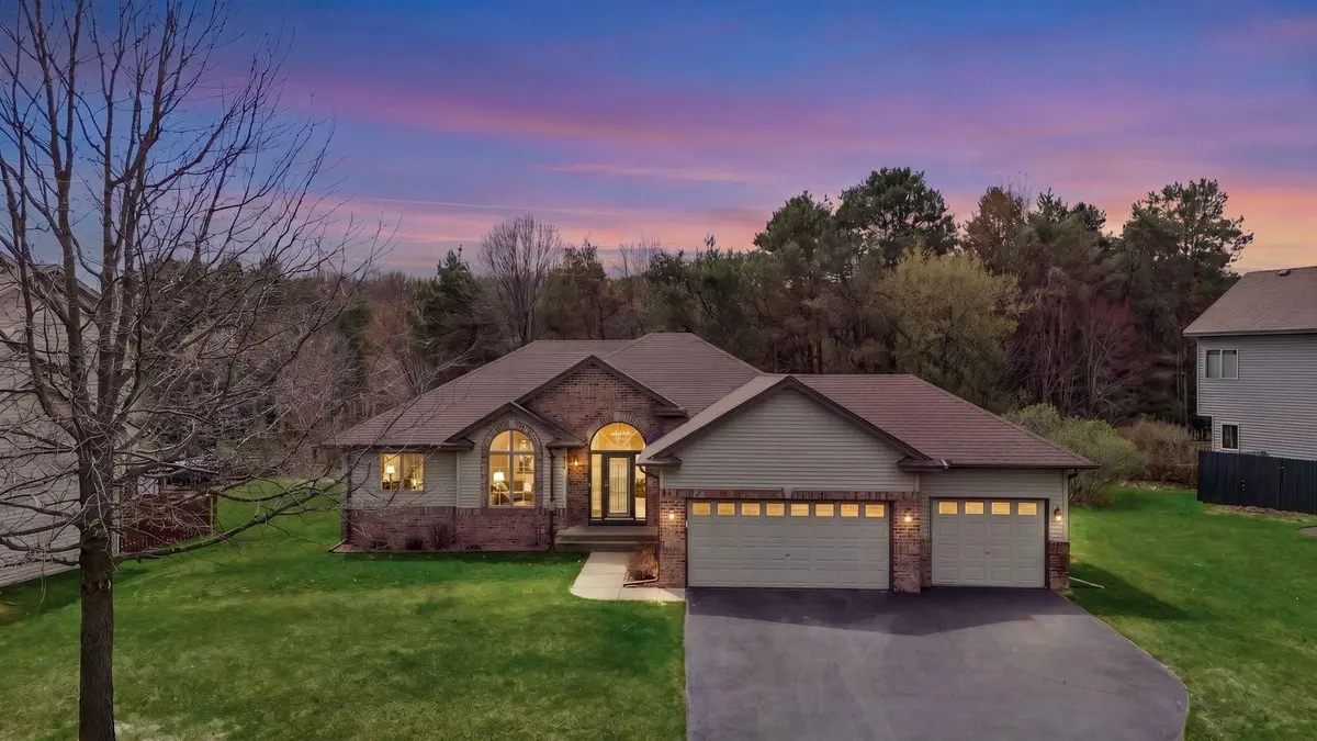 972 Kelly ST, Circle Pines, MN 55014