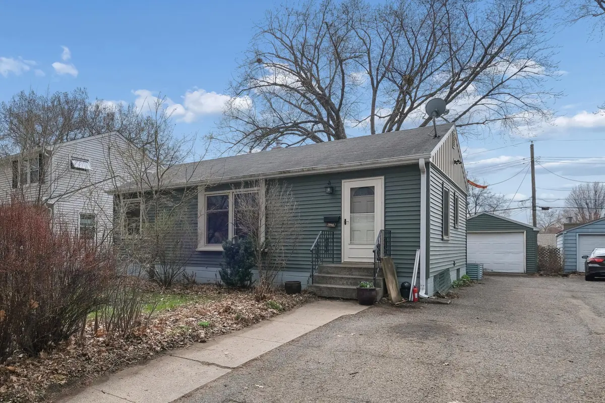 1946 Dorothea AVE, Saint Paul, MN 55116