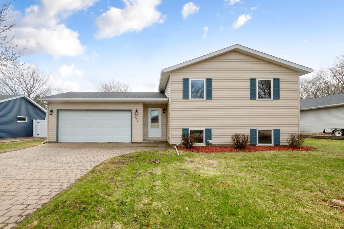 404 Pilgrim ST, Saint Clair, MN 56080