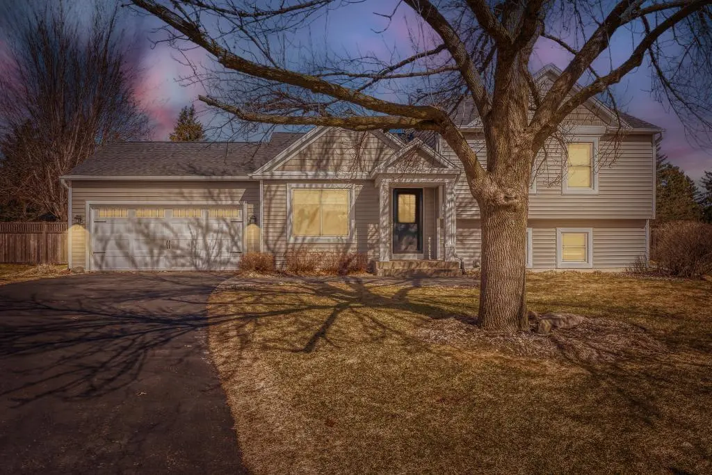 3183 Copper Oaks PL, Woodbury, MN 55125