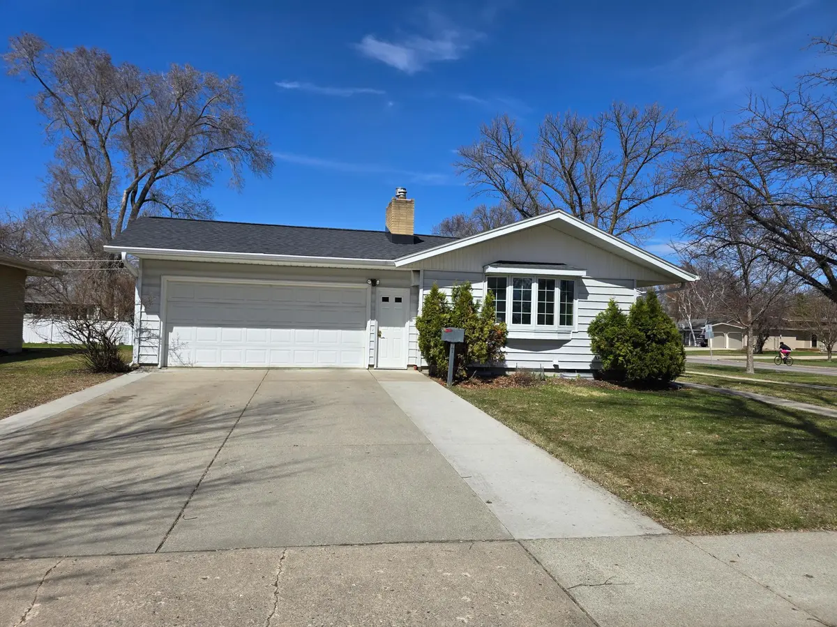 77 23rd AVE N, Fargo, ND 58102