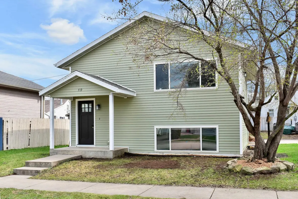 719 Jimmy Carter PL, Winona, MN 55987