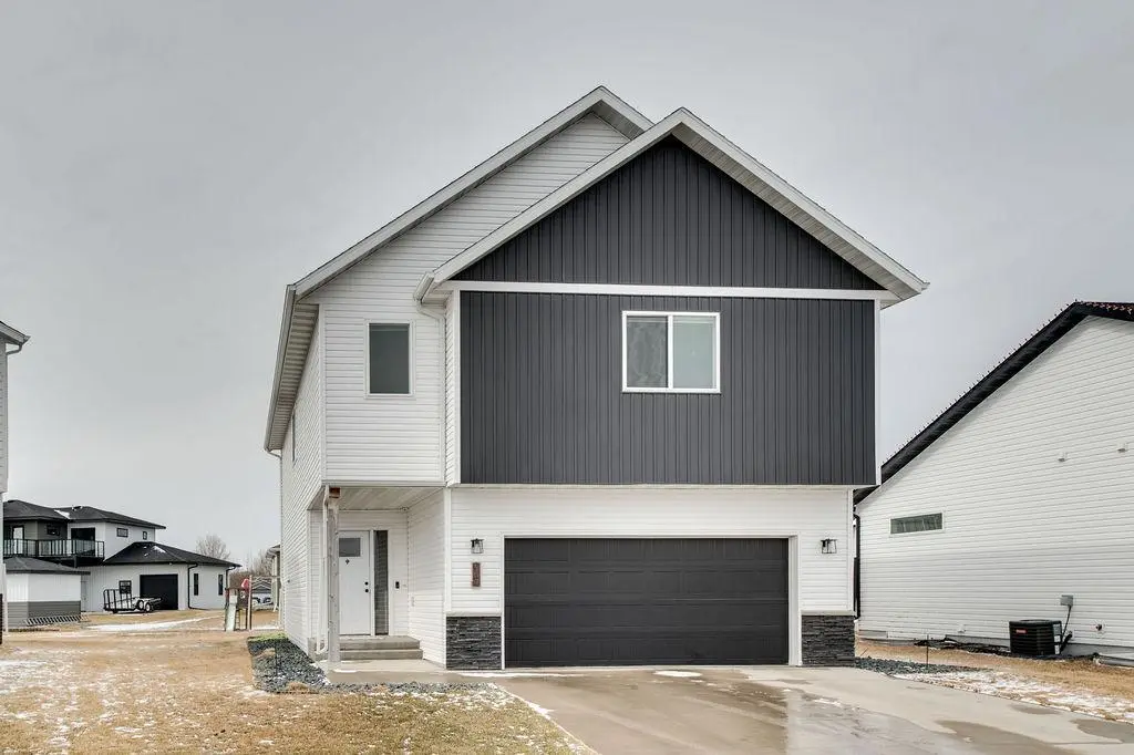 507 7th ST E, Horace, ND 58047