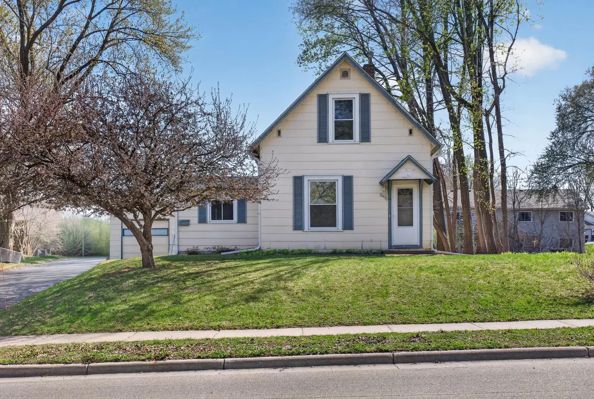2470 South AVE E, North Saint Paul, MN 55109