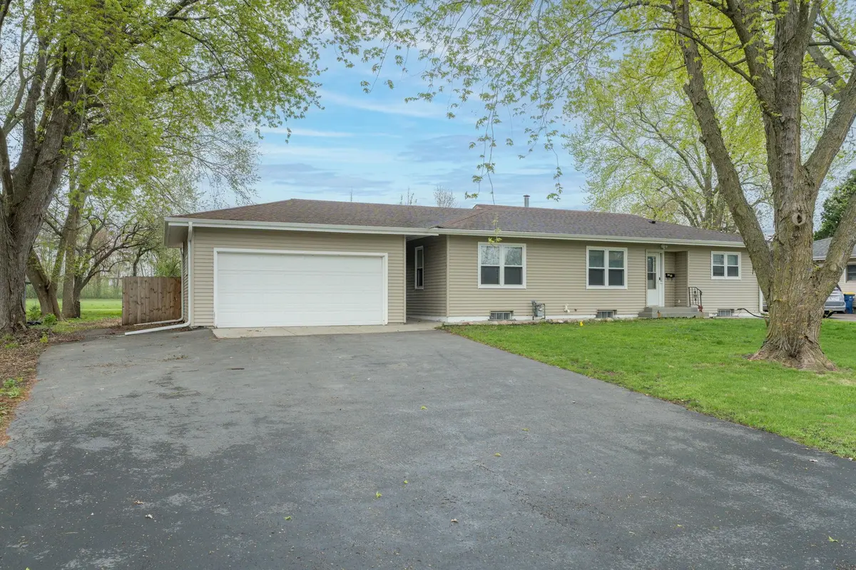 815 Barron RD, Faribault, MN 55021