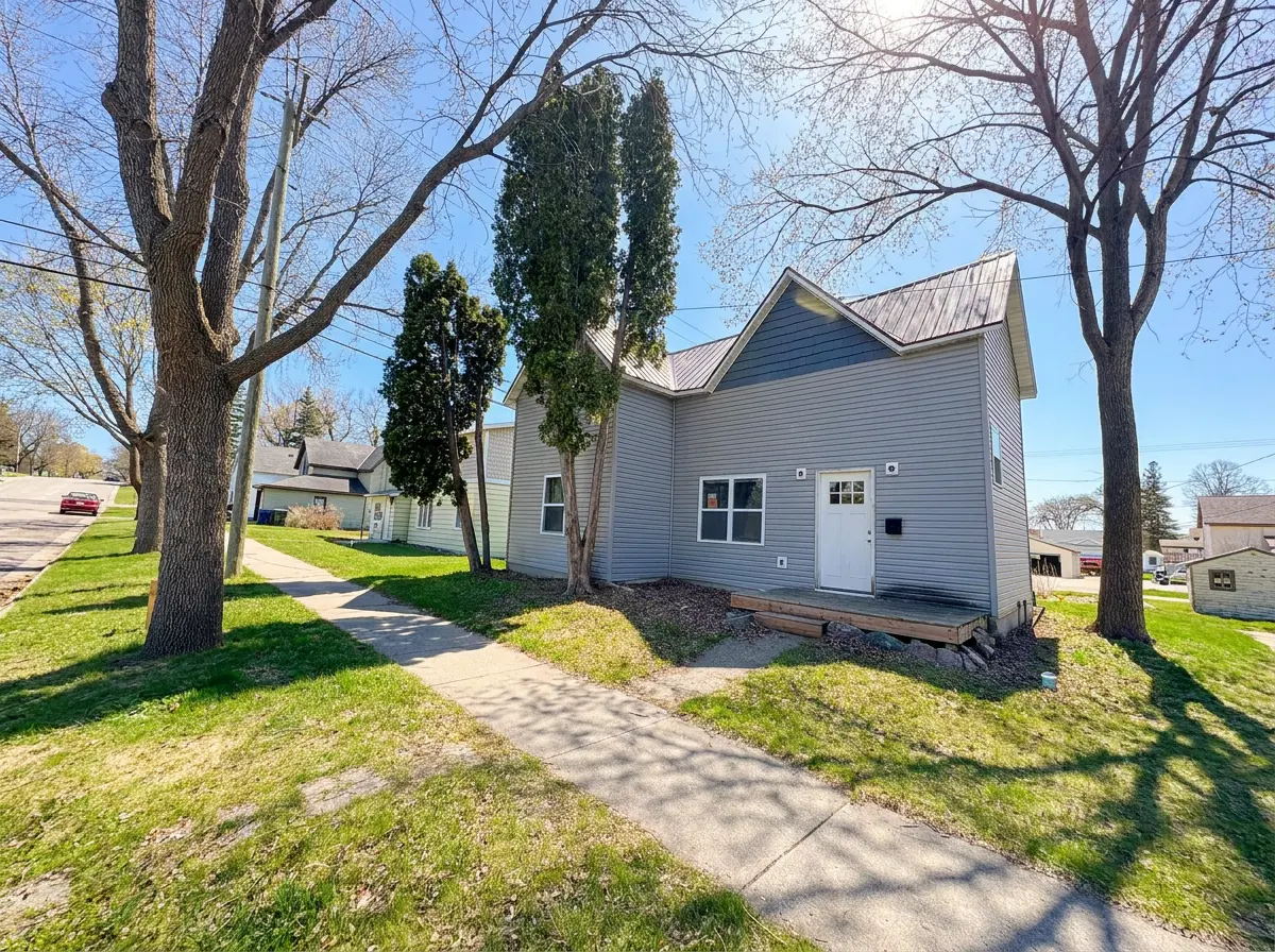 710 S Oak ST, Fergus Falls, MN 56537
