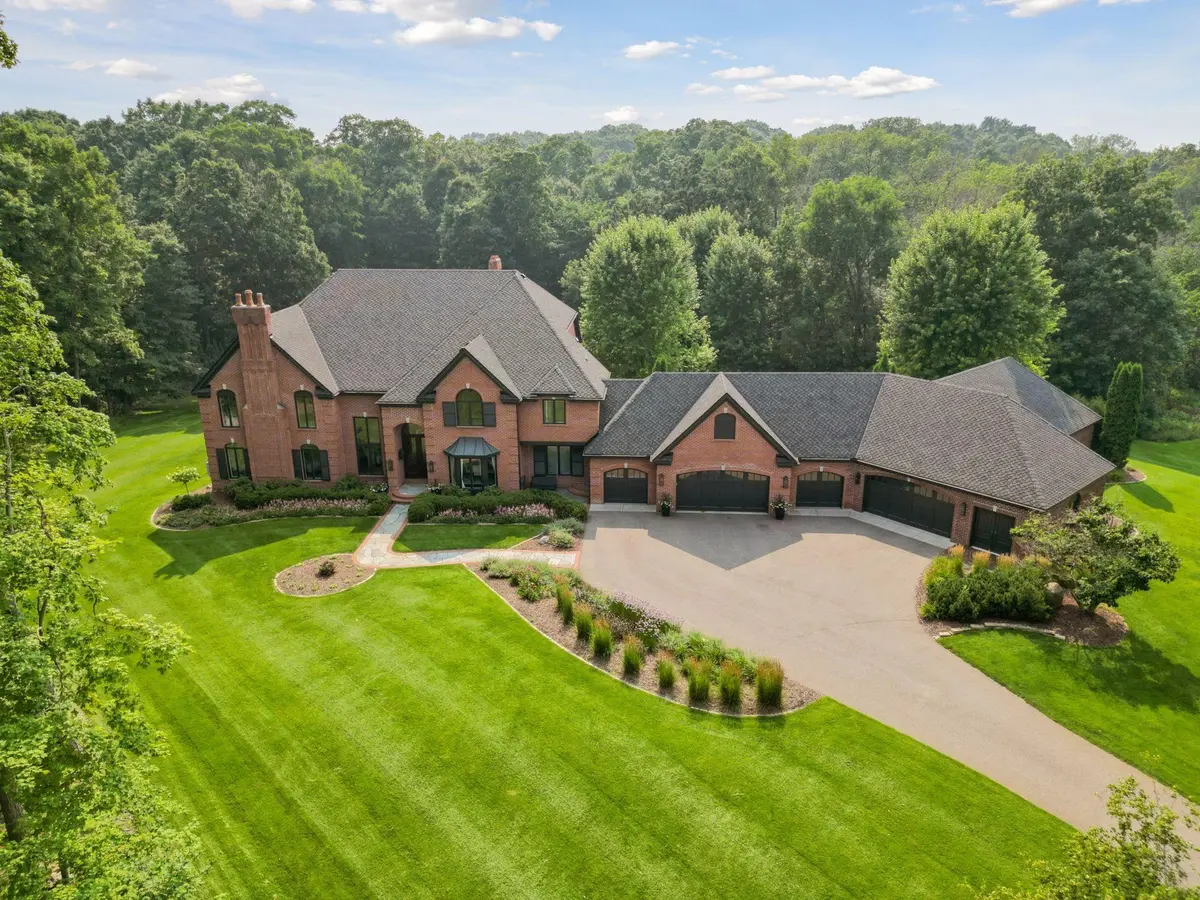 160 Spur CIR, Medina, MN 55391