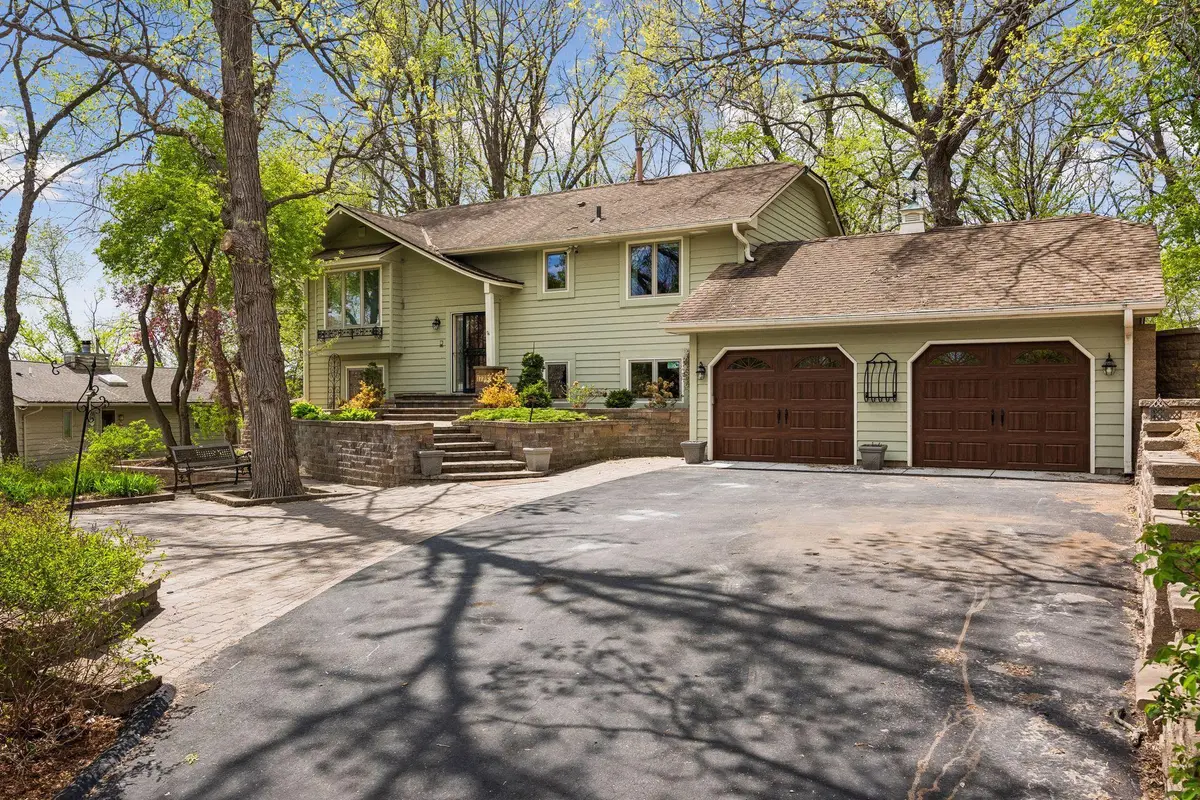 17730 Creek Ridge PASS, Minnetonka, MN 55345