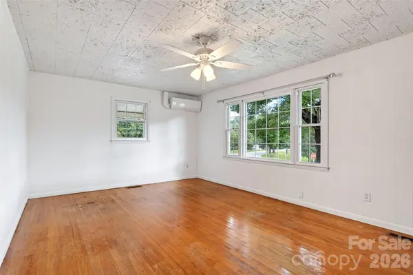 2406 Nix Creek RD, Marion, NC 28752