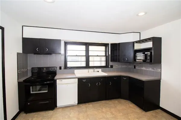 12701 W 92nd ST, Lenexa, KS 66215