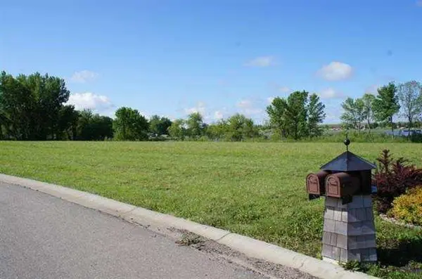 25 Lighthouse LN, Slayton, MN 56172
