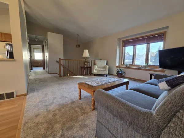 1057 Kettle Creek RD, Eagan, MN 55123