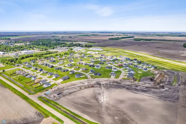 521 Prairie Pkwy, Kindred, ND 58051