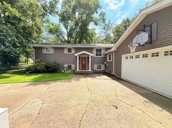 619 N 10th ST,  Montevideo,  MN 56265