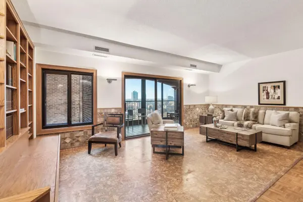1235 Yale PL #1401, Minneapolis, MN 55403