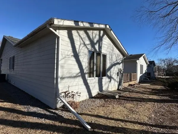 623 12th ST, Windom, MN 56101