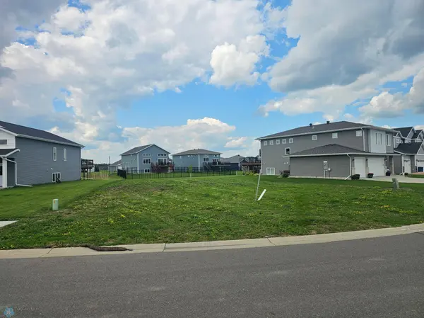 4878 Hampton CIR S, Moorhead, MN 56560